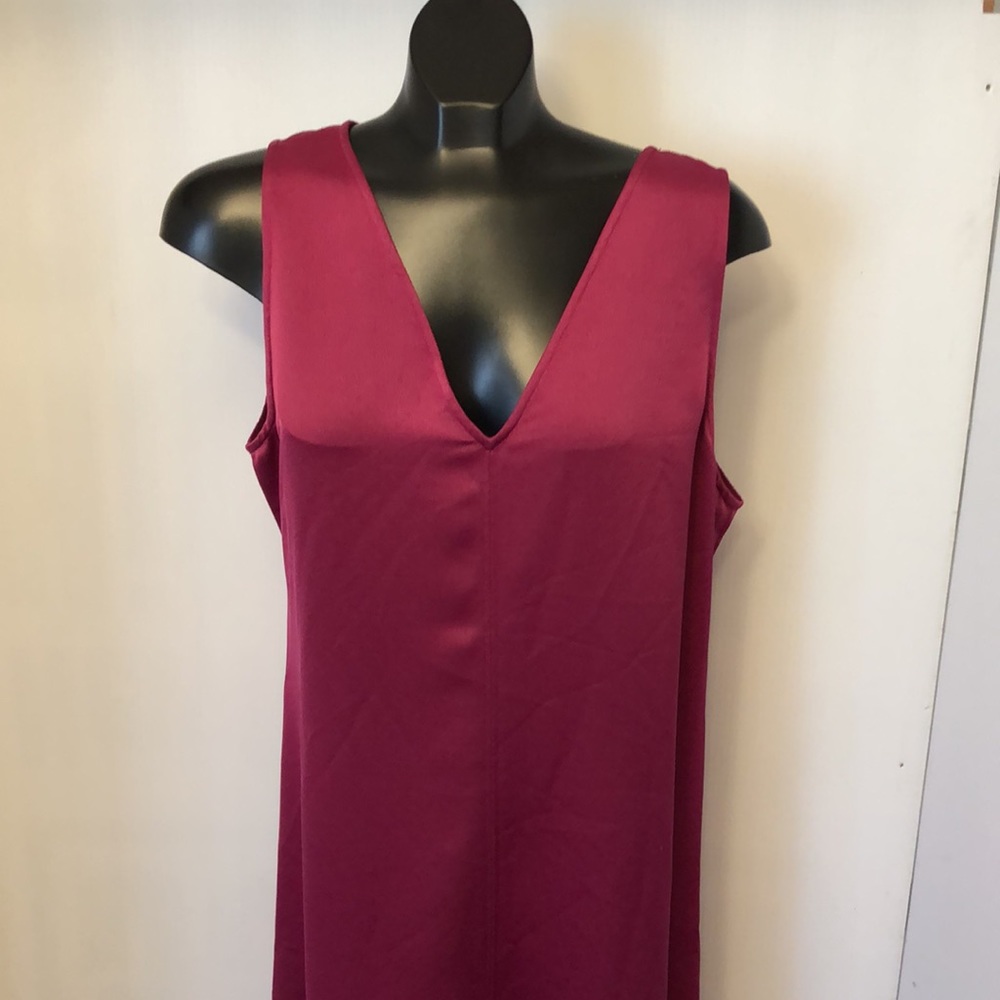ANNE KLEIN Claret sleeveless dress . V Neck at front and back . - Picture 5 of 11